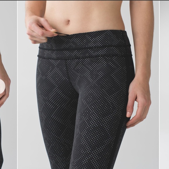 Lululemon Pace Tight Full-On Luxtreme Lights Out
Black Ravish Reptile Silver - Picture 3 of 11